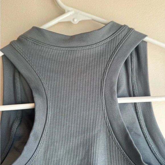 Womens Pro-Fit Seamless Tank gray size medium - built in bra - Picture 5 of 5